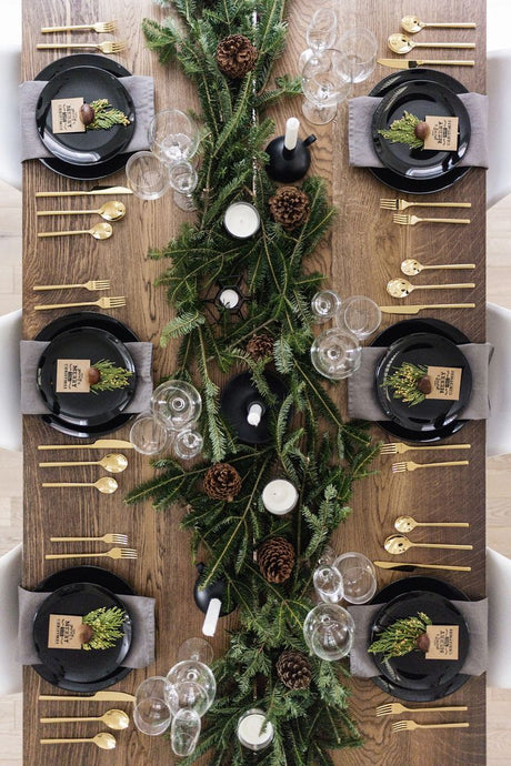 Een gezellige kersttafel in huis